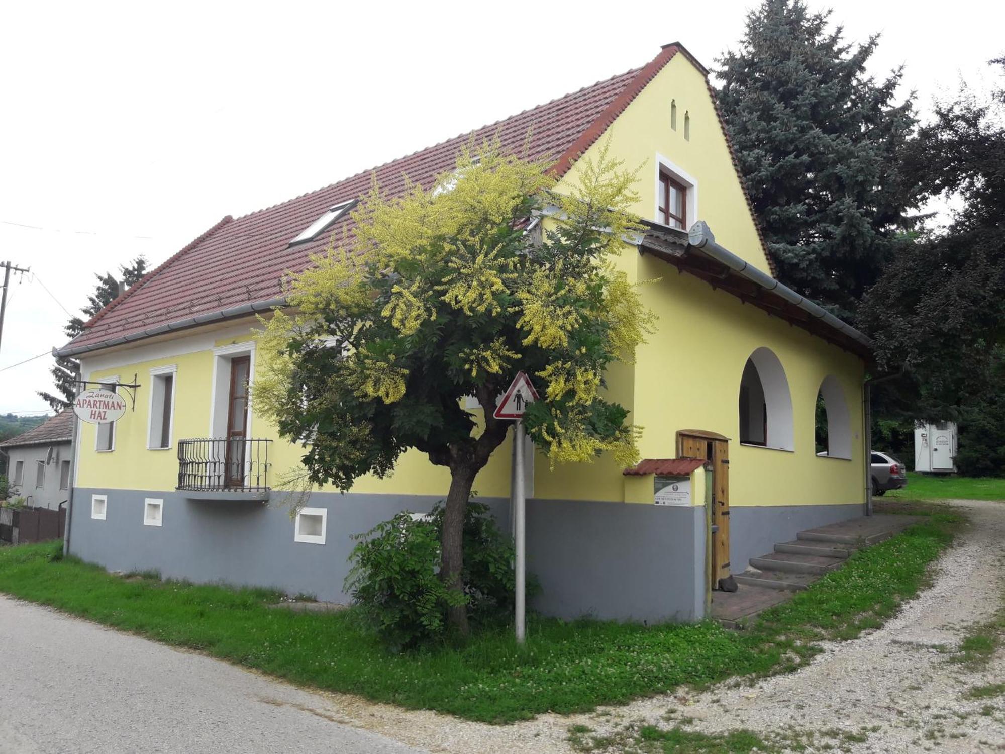 Zanati Apartmannhaz Nagykapornak エクステリア 写真
